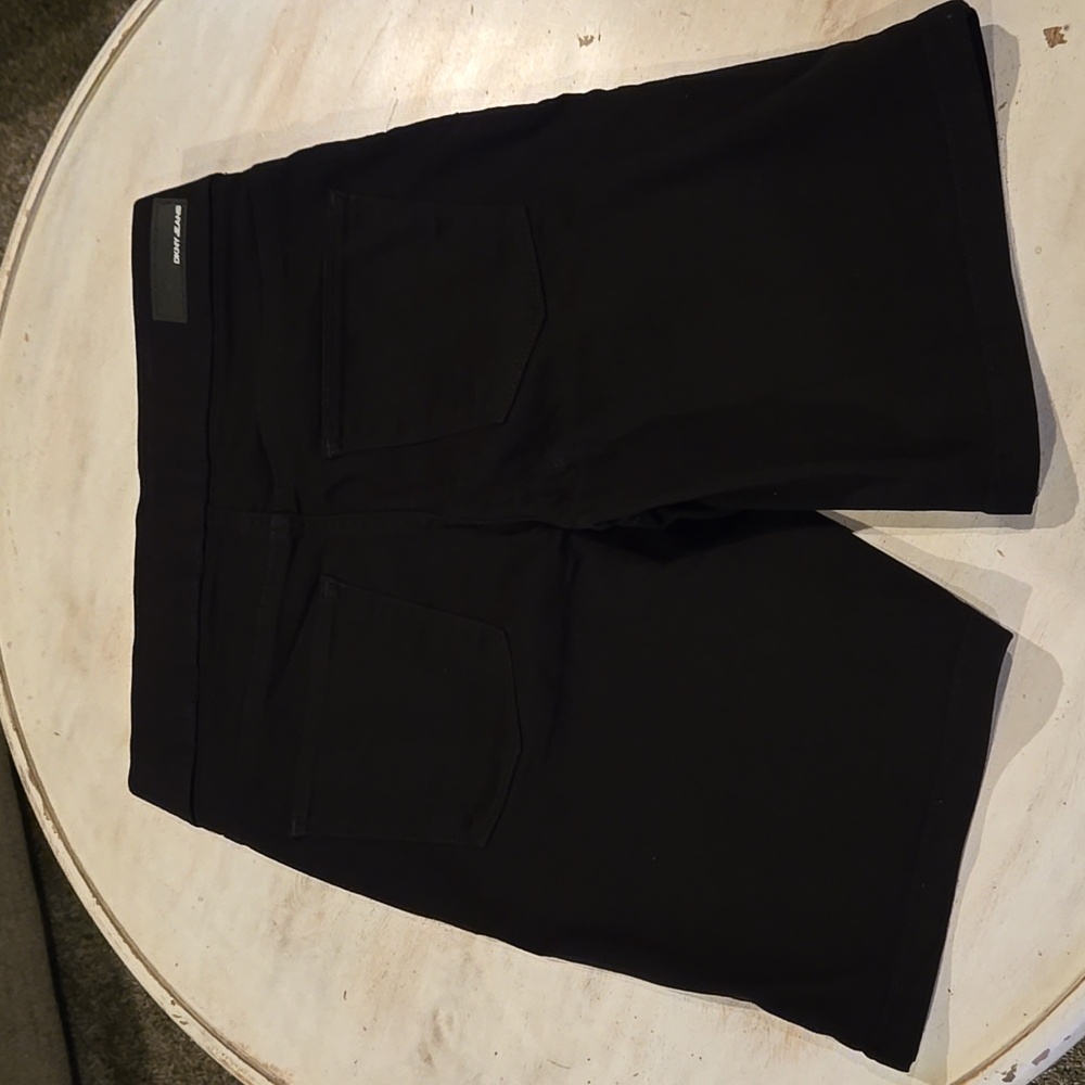 Womens bermuda shorts size small. - Picture 2 of 6
